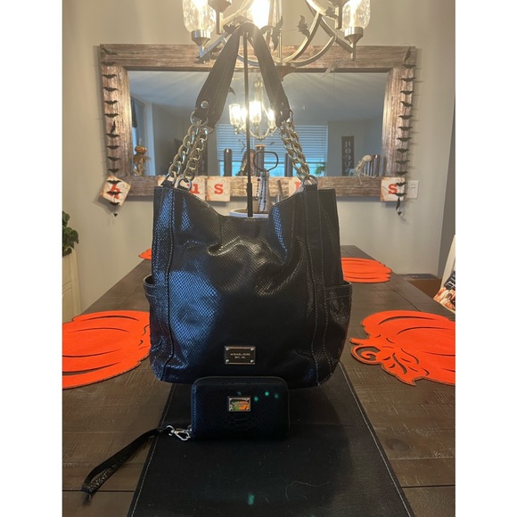 Michael Kors purse and wallet set - Picture 2 of 10